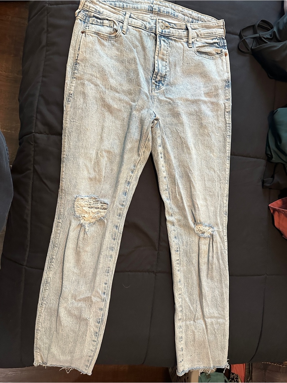 Old Navy Light Wash Skinny Jeans with Knee Rips